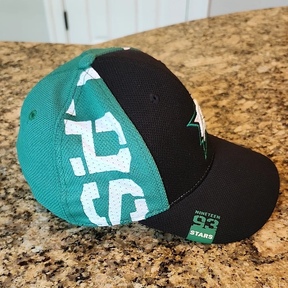 Dallas Stars Vintage Reebok Black and Green Hat‎
